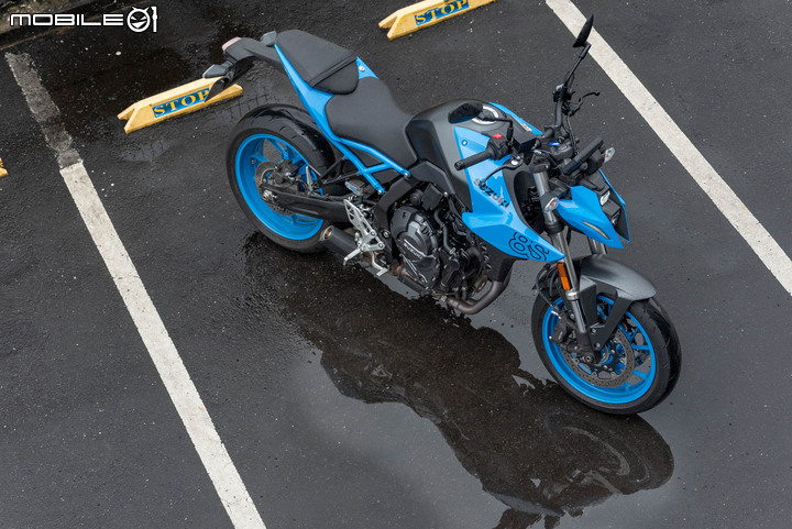 SUZUKI GSX-8S試駕｜貼著鈴木標的公爵 少了些狂野多了些文明！