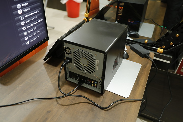 【用純SSD自組NAS】並留下4個槽供隨時擴充 家用SOHO Mini Server ITX？廢話跟圖一樣多