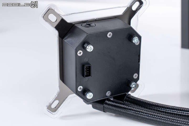 CORSAIR iCUE H150i ELITE LCD XT 360 AIO 水冷散熱器 以更高解熱能力持續穩定效能輸出