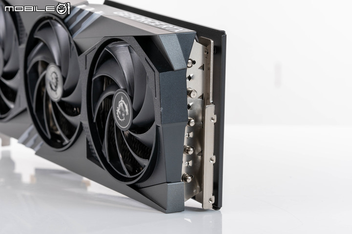 微星 GeForce RTX 4060 Ti GAMING X TRIO 8G 顯示卡開箱實測 以大開口散熱提供更高運作效能