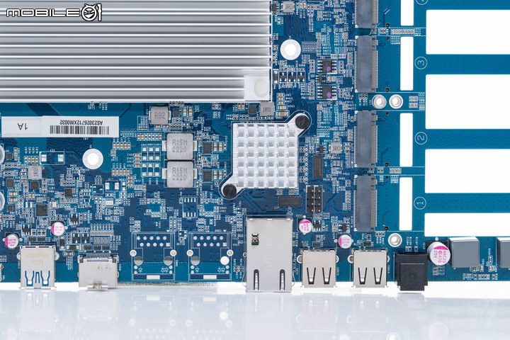 ASUSTOR FLASHSTOR 12 Pro FS6712X NAS 開箱實測 10G 網路搭配全 SSD 配置提供高速存取快感