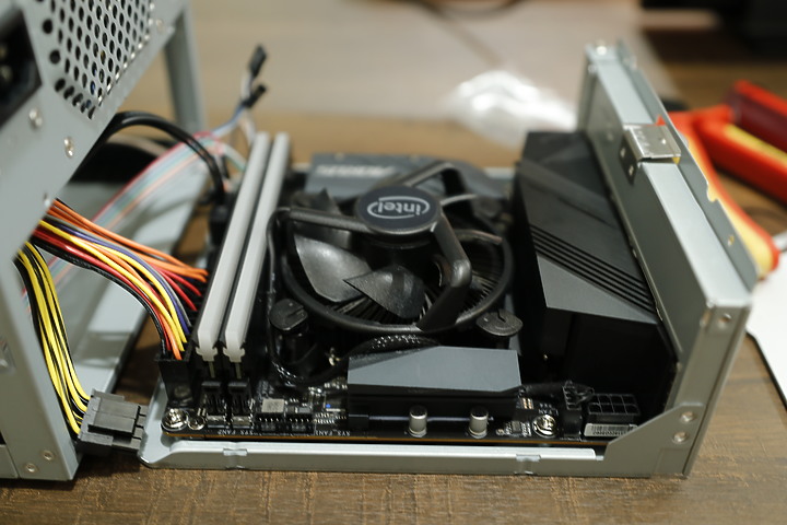 【用純SSD自組NAS】並留下4個槽供隨時擴充 家用SOHO Mini Server ITX？廢話跟圖一樣多