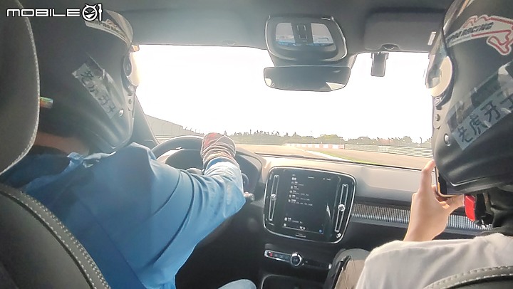 點我看大圖 【體驗心得分享】VOLVO XC40 Recharge Twin Motor 麗寶國際賽車場體驗
