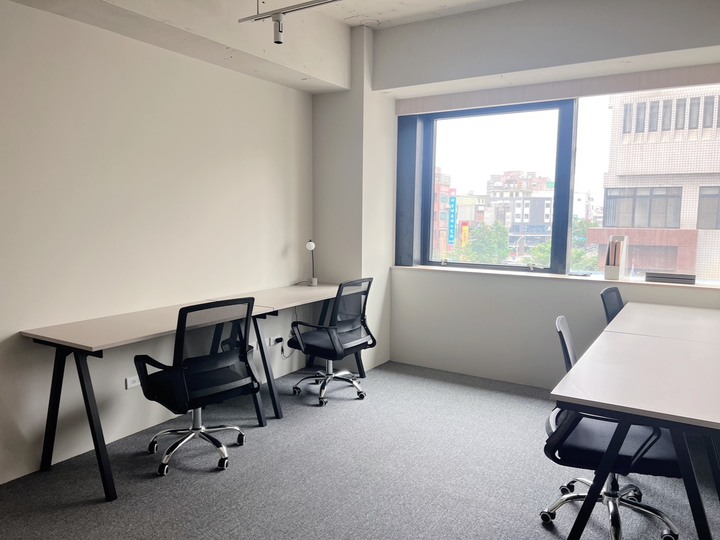 [ 辦公室租借 ] HOWSHOW Coworking Space 新創與斜槓者的共同交流工作空間 | 桃園中壢共享辦公室推薦 | 辦公室出租 | 中壢火車站附近高質感共享辦公室分享