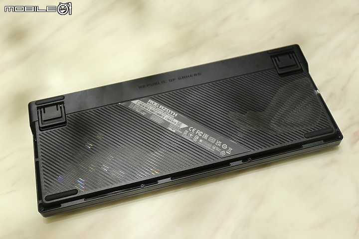 結合頂尖技術的客製化鍵盤|ROG Azoth不專業開箱測試
