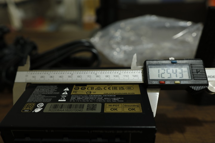 [小體積的老朋友] 海韻SGX-650 全模組化 金牌 10年保 並具有自動靜音風扇控制功能的性能小鋼炮