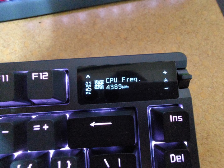 「ROG Azoth 75%無線客製化電競機械鍵盤」上手玩