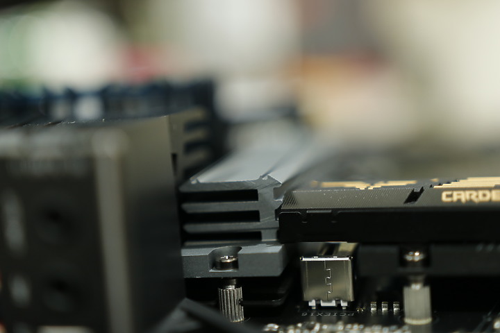 萬元內的誠意之作。由不可描述的 GIGABYTE 技嘉科技 帶來的 【Z790 AORUS ELITE AX】高品質主機板