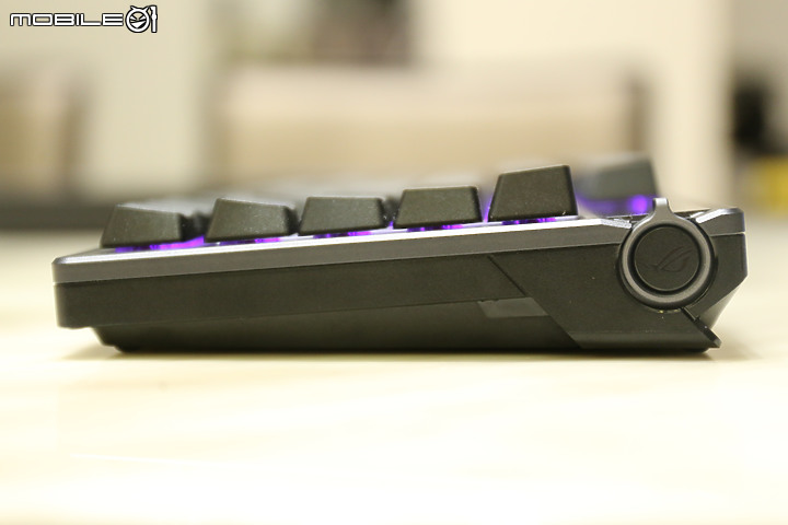 結合頂尖技術的客製化鍵盤|ROG Azoth不專業開箱測試