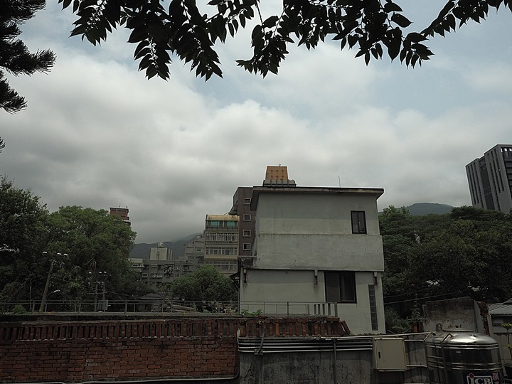 北投 中心新村與舊雙溪河步道 — 全臺唯一溫泉軍醫系統眷村，附掛市區內大片青翠稻田