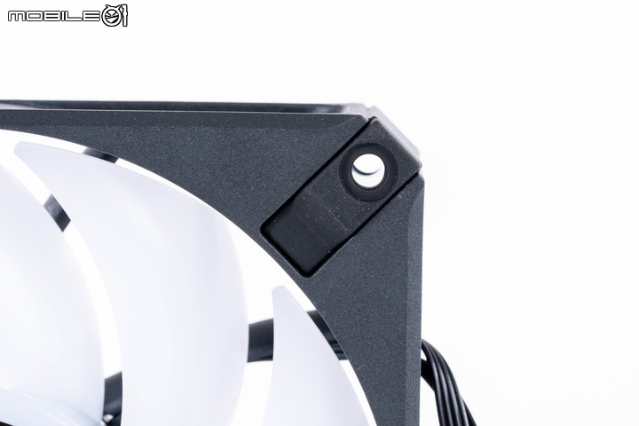 CORSAIR iCUE H150i ELITE LCD XT 360 AIO 水冷散熱器 以更高解熱能力持續穩定效能輸出