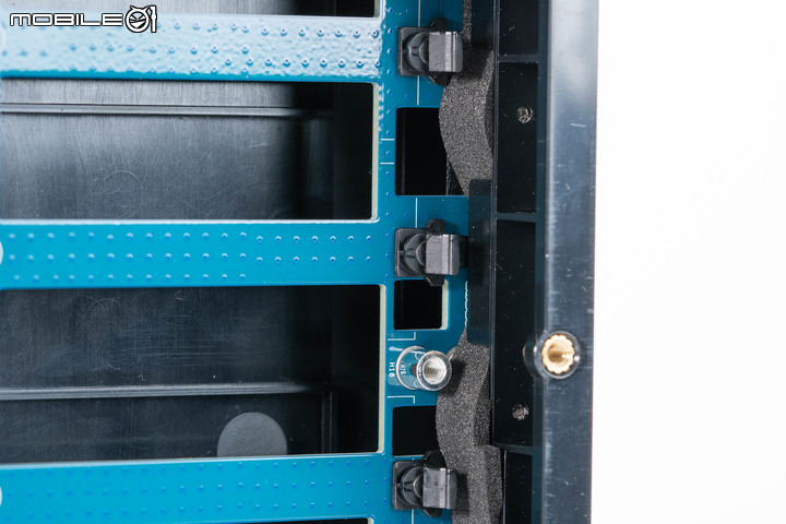 ASUSTOR FLASHSTOR 12 Pro FS6712X NAS 開箱實測 10G 網路搭配全 SSD 配置提供高速存取快感