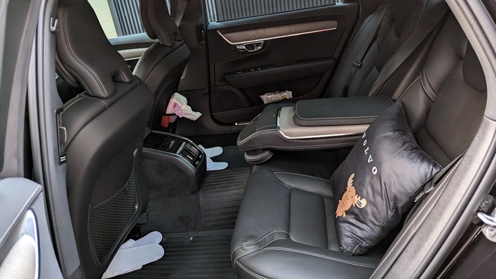 (2025/1/11可使用有線Android Auto) 公主、夫人, 今晚你想坐豪華經濟艙去哪裡-Volvo S90 B4 Inscription正式開箱 - 含外觀/內裝/功能及Android Automotive介紹