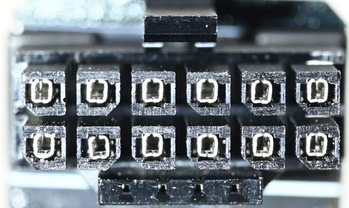 點我看大圖 CableMod 180度12VHPWR轉接頭(B款)開箱測試