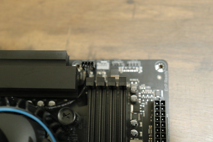 萬元內的誠意之作。由不可描述的 GIGABYTE 技嘉科技 帶來的 【Z790 AORUS ELITE AX】高品質主機板
