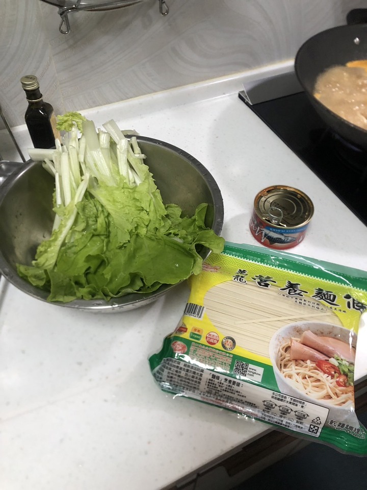 報稅月的省錢料理「罐頭麵」