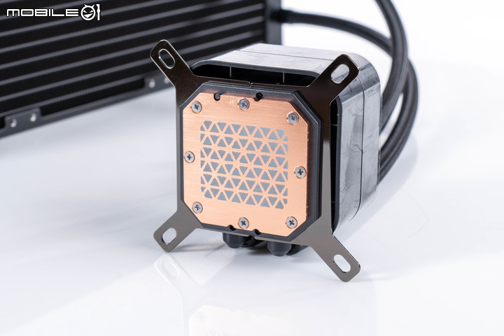 CORSAIR iCUE H150i ELITE LCD XT 360 AIO 水冷散熱器 以更高解熱能力持續穩定效能輸出