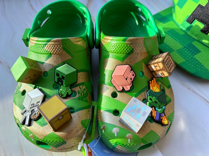 【開箱】Crocs Minecraft 麥塊我的世界童鞋