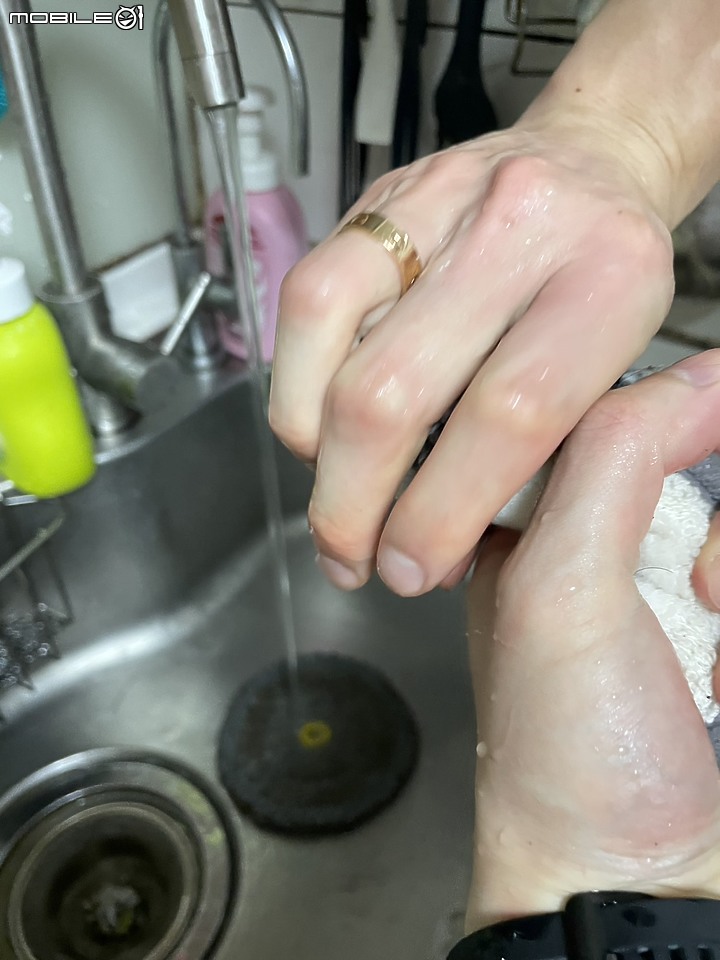 點我看大圖 <蒸開箱試用> LG A9TS 蒸氣濕拖無線吸塵器|蒸的一鍵解決頑垢和死角髒汙,高效蒸氣技術可以輕鬆讓家裡像大掃除後的乾淨 (5/14第三次更新)