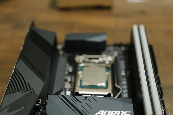 【用純SSD自組NAS】並留下4個槽供隨時擴充 家用SOHO Mini Server ITX？廢話跟圖一樣多