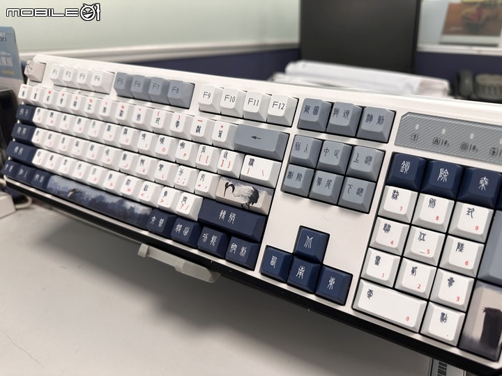 酷碼之寶 Cooler Master GEM 磁吸式電競支撐架