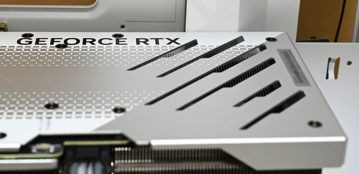 點我看大圖 Bitfenix Tracery ARGB機殼開箱