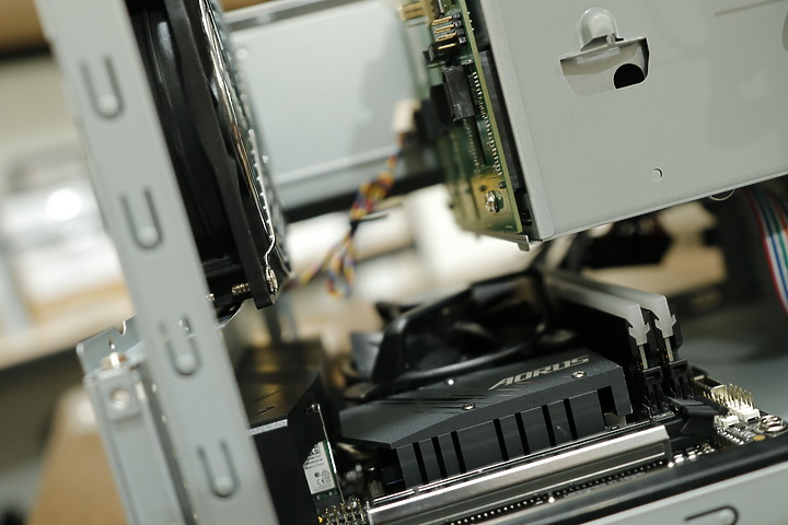 【用純SSD自組NAS】並留下4個槽供隨時擴充 家用SOHO Mini Server ITX？廢話跟圖一樣多