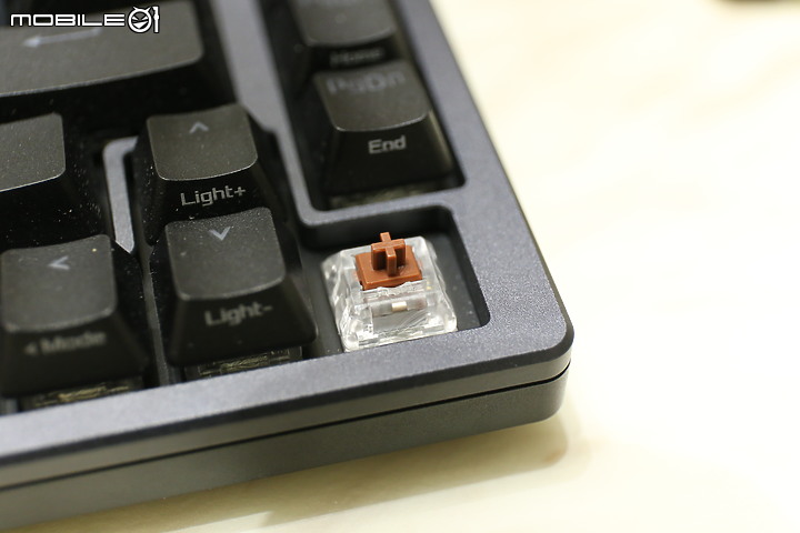 結合頂尖技術的客製化鍵盤|ROG Azoth不專業開箱測試