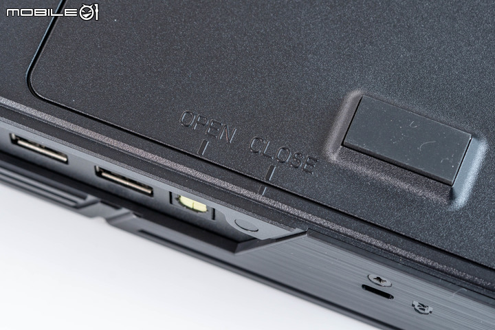 ASUSTOR FLASHSTOR 12 Pro FS6712X NAS 開箱實測 10G 網路搭配全 SSD 配置提供高速存取快感