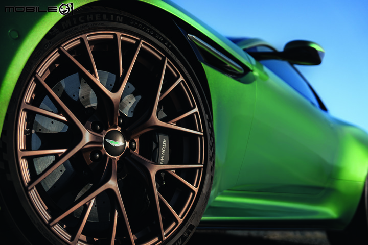 【國內第三季發表】Aston Martin推出全新DB12,外表力量強大、內在科技進化!