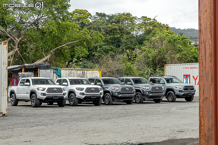 蔣大的 Toyota Tacoma 皮卡 & Four Wheel Campers 露營車廂開櫃紀錄|準備踏上承載式露營車之路!