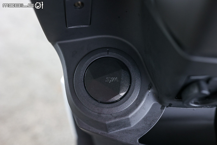 SYM JET SL TCS 試駕｜強化安全不漲價 升級就在細節裡