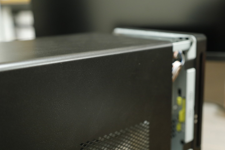 【用純SSD自組NAS】並留下4個槽供隨時擴充 家用SOHO Mini Server ITX？廢話跟圖一樣多