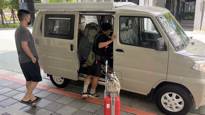 【露營車體驗】生日居然睡車上！宜蘭露營區看到滿天星、藍眼淚
