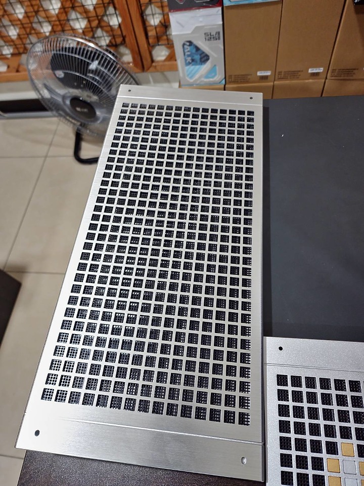 點我看大圖 abee Pixel One - 360度萬元等級鋁金屬像素風 8bit 給我拼一隻兔子行嗎?₍ᐢ⑅ᐢ₎