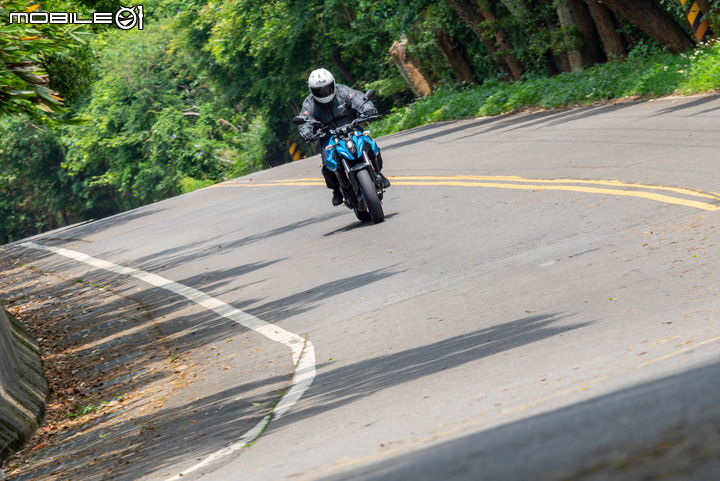 SUZUKI GSX-8S試駕｜貼著鈴木標的公爵 少了些狂野多了些文明！