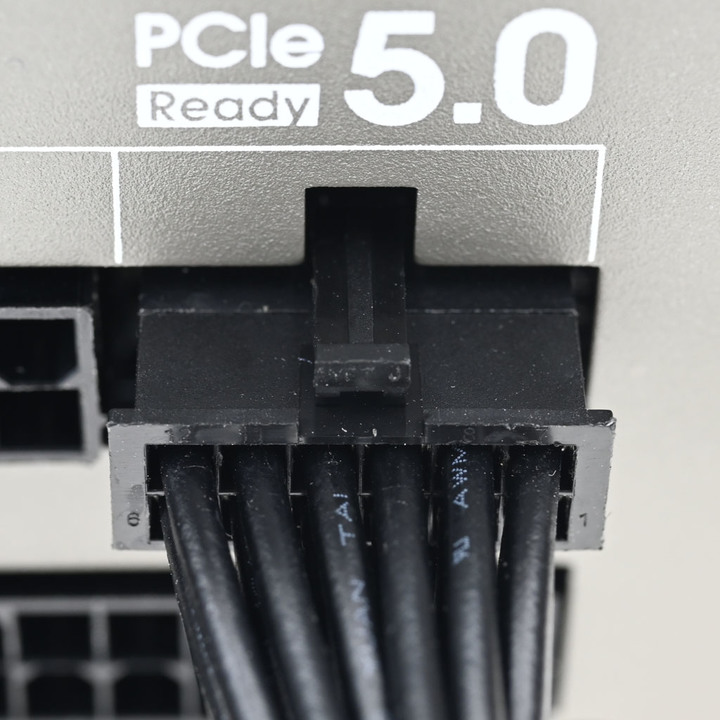 點我看大圖 FSP Hydro Ti PRO 1000W ATX3.0 PCIE5.0鈦金全模組化電源開箱