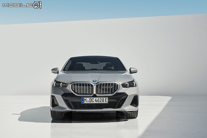 【海外新訊】BMW大改款5系列/純電i5正式發表,內外觀與數位科技全面進化、純電i5動力突破六百匹!