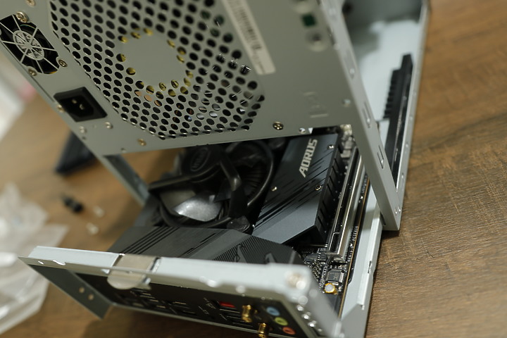 【用純SSD自組NAS】並留下4個槽供隨時擴充 家用SOHO Mini Server ITX？廢話跟圖一樣多