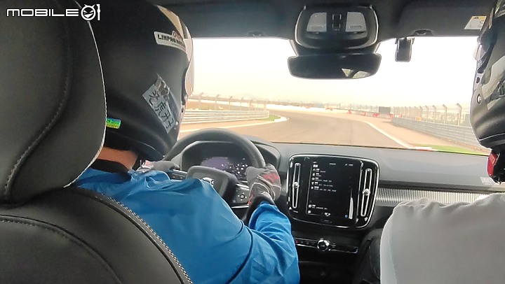 點我看大圖 【體驗心得分享】VOLVO XC40 Recharge Twin Motor 麗寶國際賽車場體驗