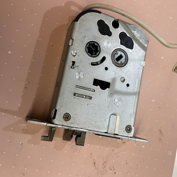 DIY 簡單修好三星電子鎖故障無法自動上鎖