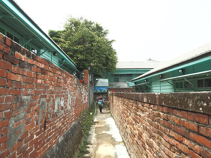 北投 中心新村與舊雙溪河步道 — 全臺唯一溫泉軍醫系統眷村，附掛市區內大片青翠稻田
