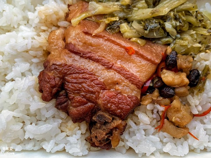 台中美食-每天都座無虛席，沒早起是吃不到的銷魂爌肉飯