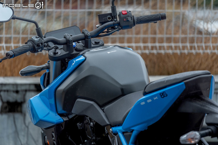 SUZUKI GSX-8S試駕｜貼著鈴木標的公爵 少了些狂野多了些文明！
