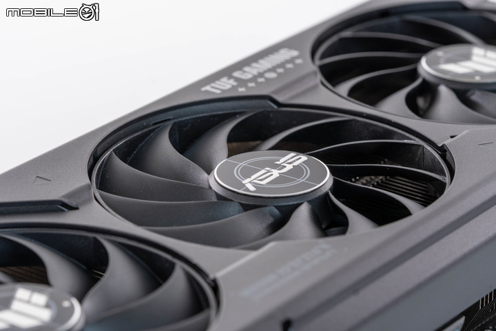 華碩 TUF GeForce RTX 4060 Ti O8G GAMING 顯示卡開箱實測 小顯卡裝大風扇真的有幫助?
