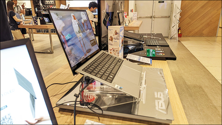 [入手紀錄] ASUS UX5304VA三創賞機、開箱