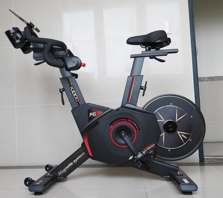 點我看大圖 極度接近公路車設定的磁控後驅飛輪車 BGYM X1000