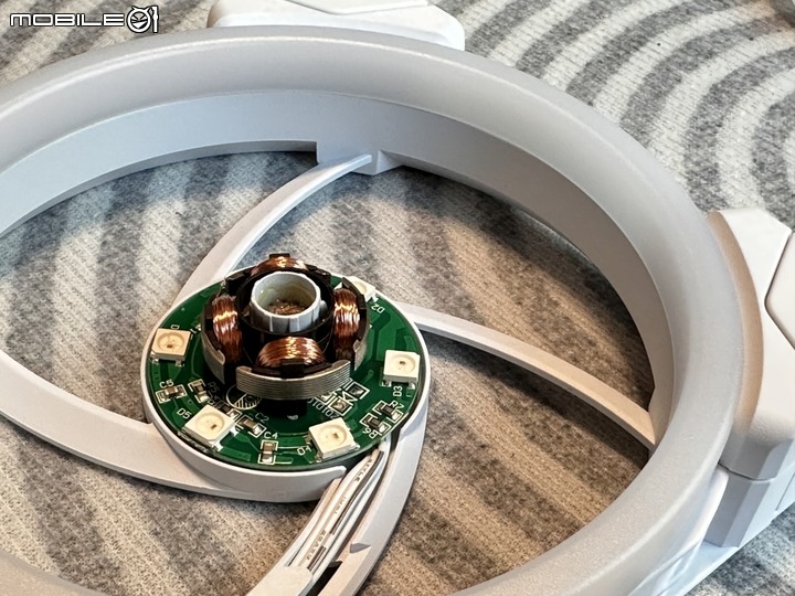 磁吸串接!ThermalTake 耀影 SWAFAN EX12 RGB 風扇