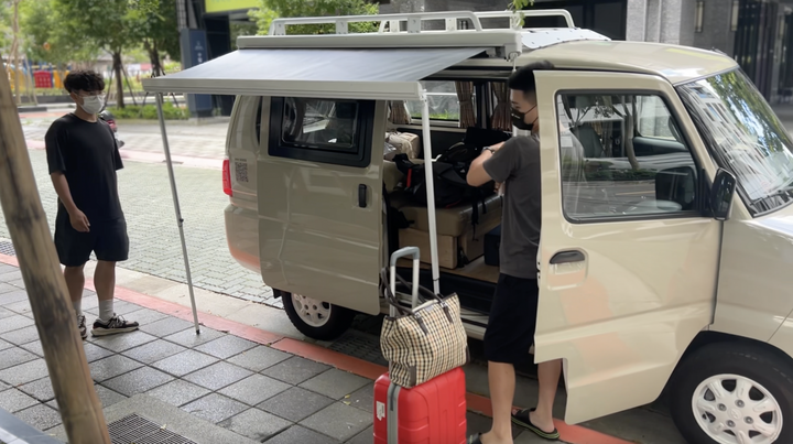 【露營車體驗】生日居然睡車上！宜蘭露營區看到滿天星、藍眼淚