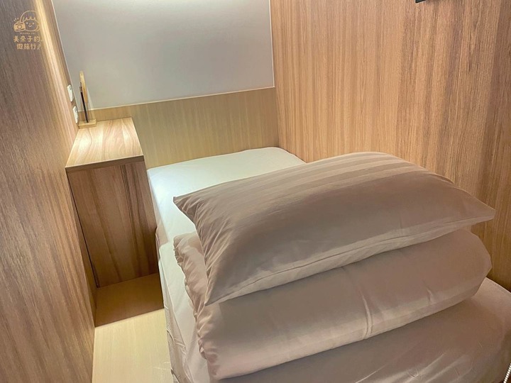 2023開幕「町・草休行館」機場膠囊旅館:融入台灣茶文化住宿